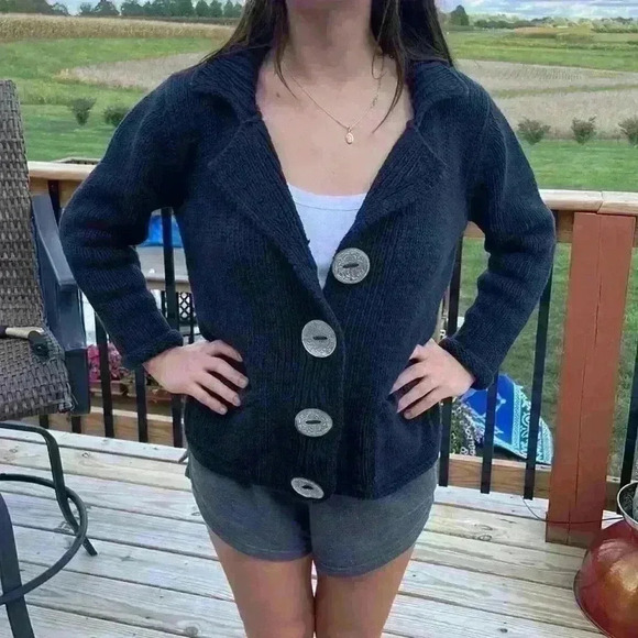 Pure hand-knitted chunky black cardigan sweater - Picture 15 of 15